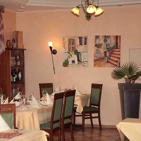 Hotel-Restaurant La Fontana Costanzo Занкт-Інґберт Екстер'єр фото