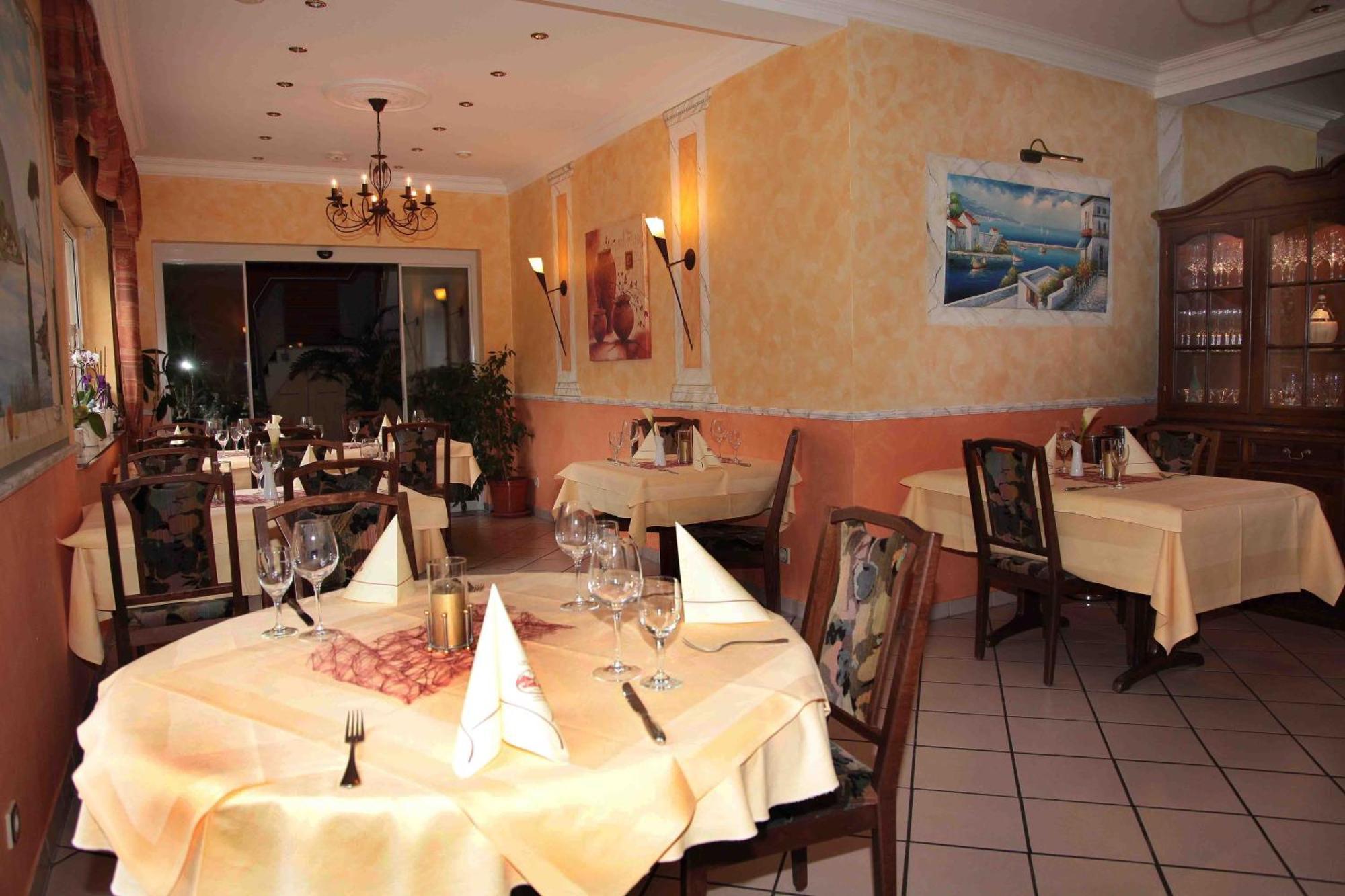 Hotel-Restaurant La Fontana Costanzo Занкт-Інґберт Екстер'єр фото