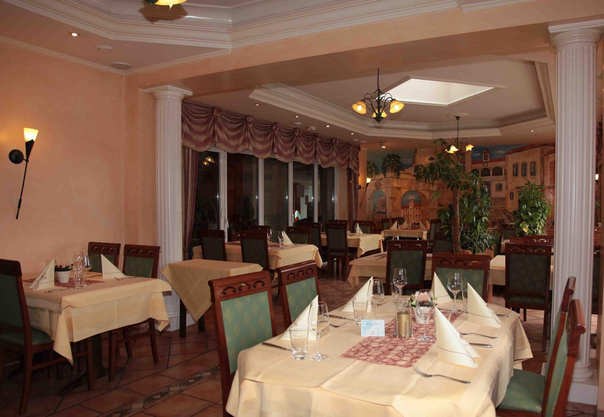 Hotel-Restaurant La Fontana Costanzo Занкт-Інґберт Екстер'єр фото